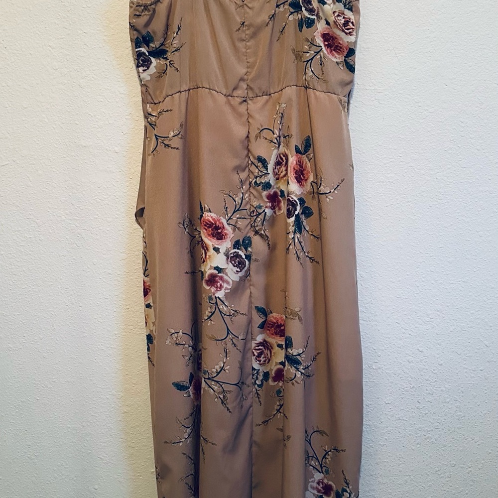 Chic Floral Midi Dress in Tan